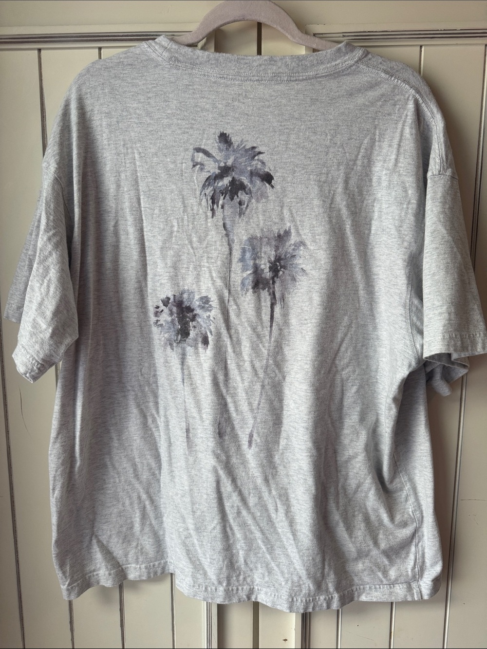 American Eagle Outfitters Light Gray Men's Crewneck Tee with Small Script - Picture 2 of 3